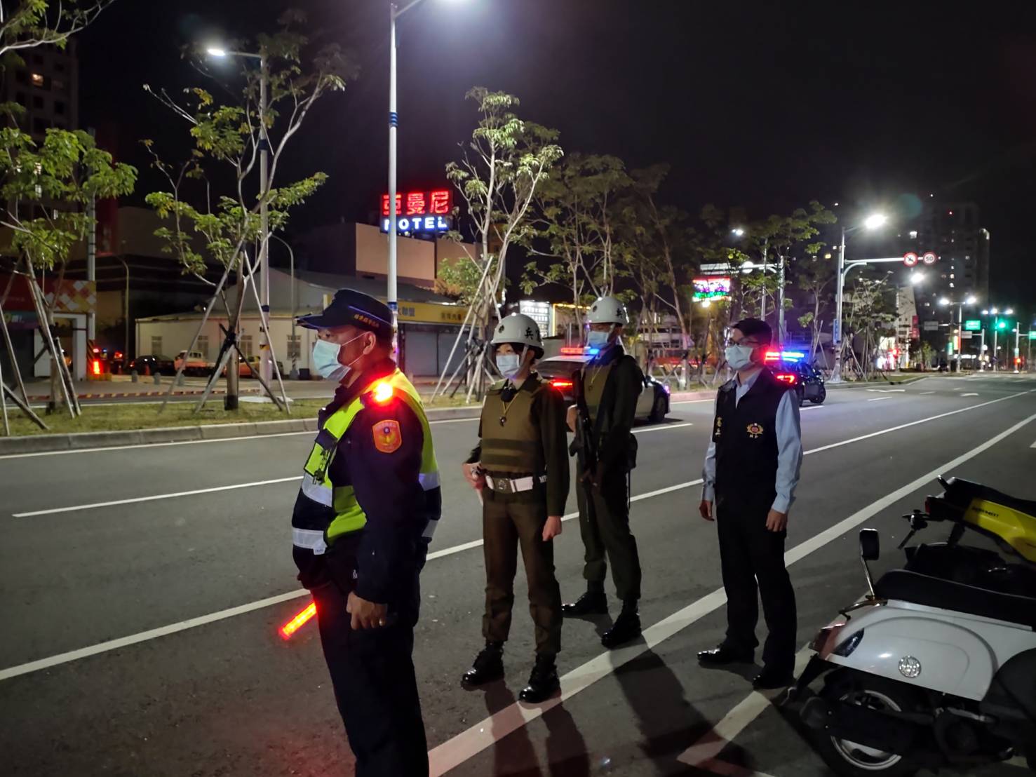 ▲ 苗栗縣警察局與憲兵隊聯合執行擴大路檢取締酒駕 (圖/苗栗縣警察局 提供)