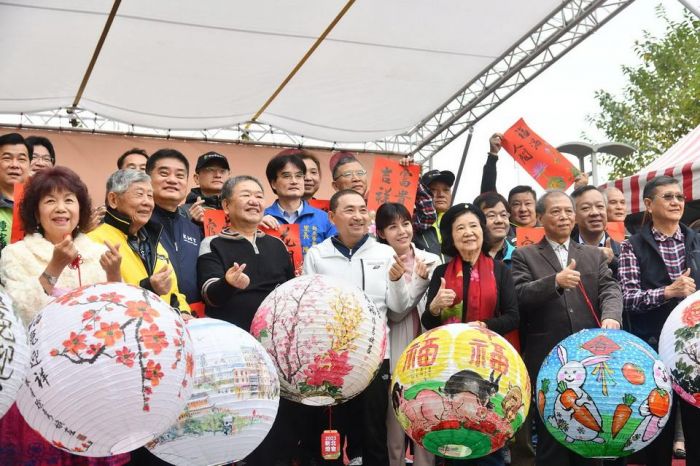 新莊彩繪燈籠DIY迎新年 侯友宜盼市民平安上好、幸福兔U