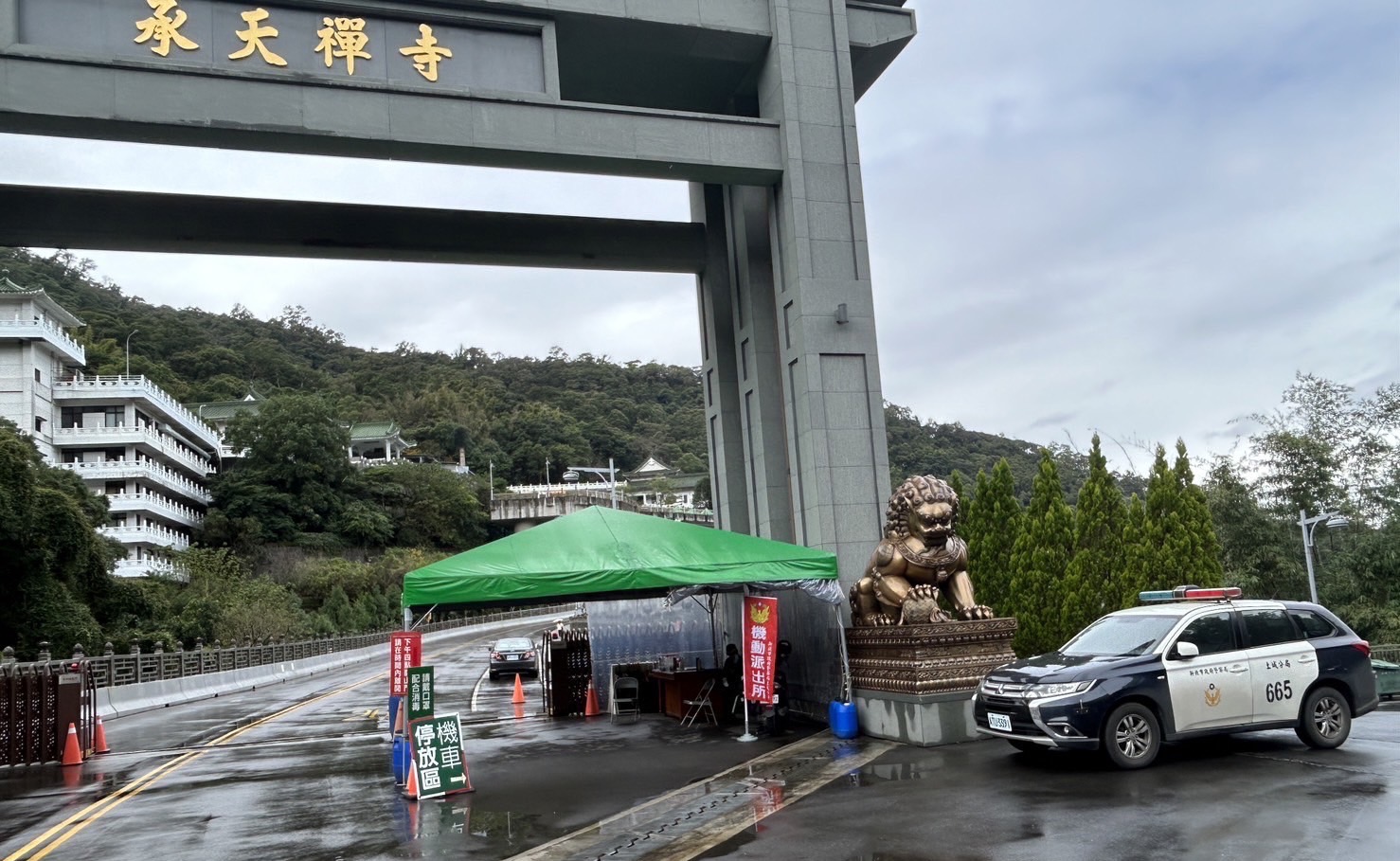 土城警於轄內走春治安熱點承天禪寺設置機動派出所。(記者徐煜勝翻攝)