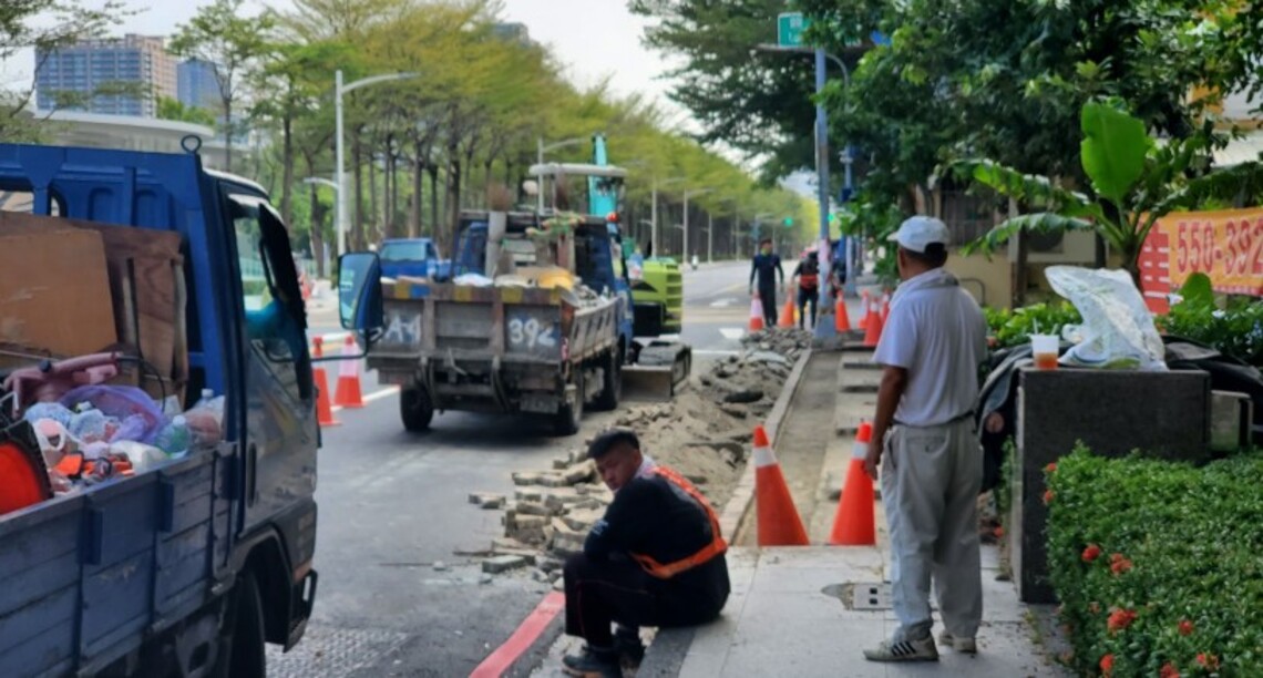 輕軌大順路及美術館路段沿線人行道配合翻新改善 創造友善人本轉乘及人行環境