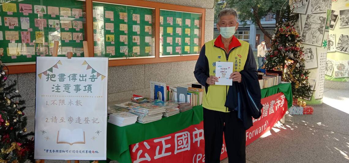 圖書館長年志工張元暉,退休日子過得挺滋潤