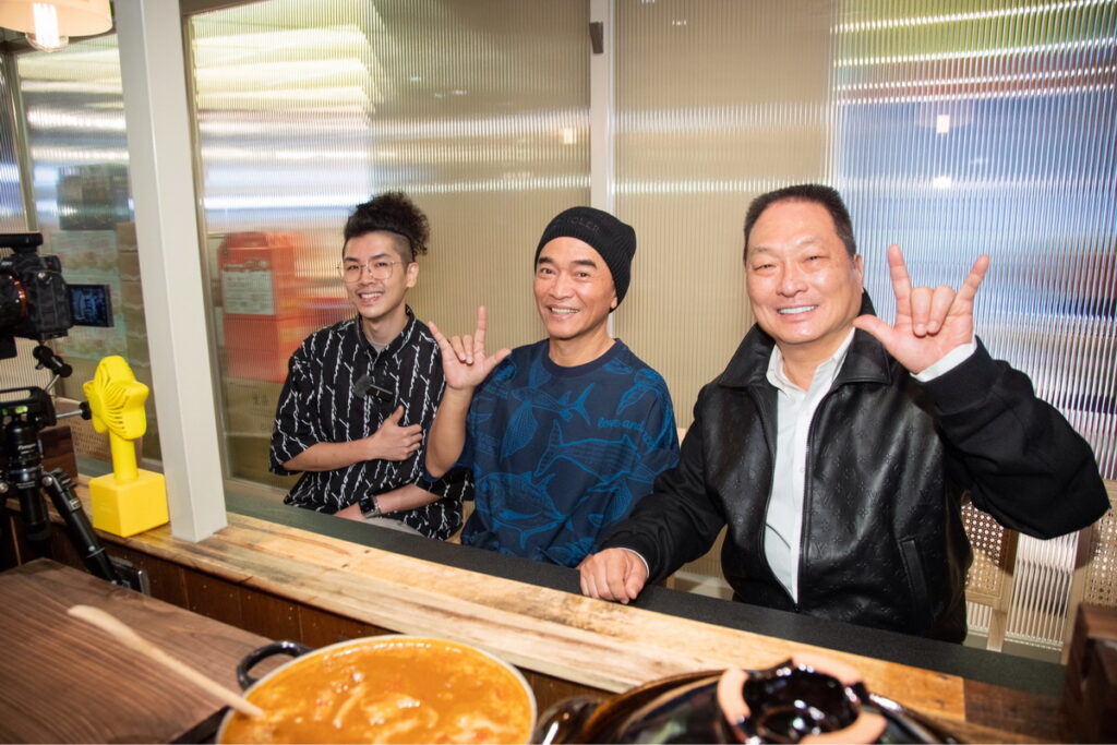 而最愛咖哩飯和港點的憲哥,也趁機到東森廣場的傳說名店「一星咖哩」、「點8號」來趁機朝聖大快朵頤
