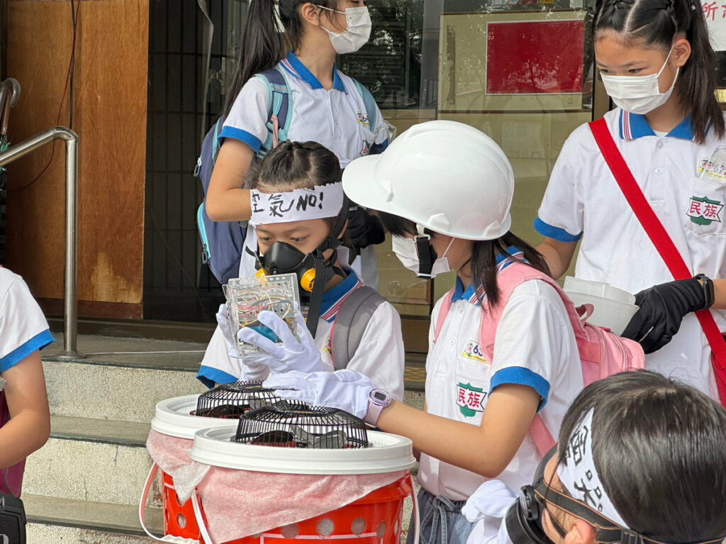 民族國小數位學習團隊導入「POSE+A翻轉教學模式」,營造學生主動學習與討論的學習方式
