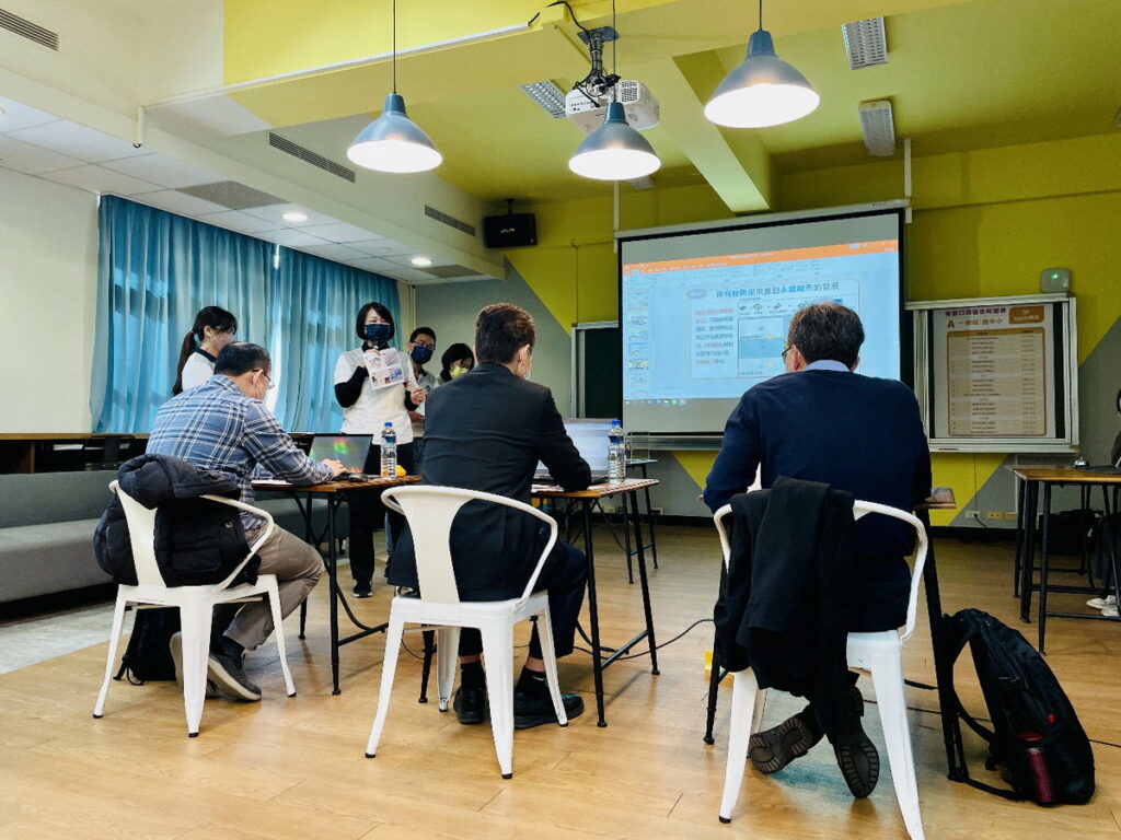 民族國小數位學習團隊導入「POSE+A翻轉教學模式」,營造學生主動學習與討論的學習方式