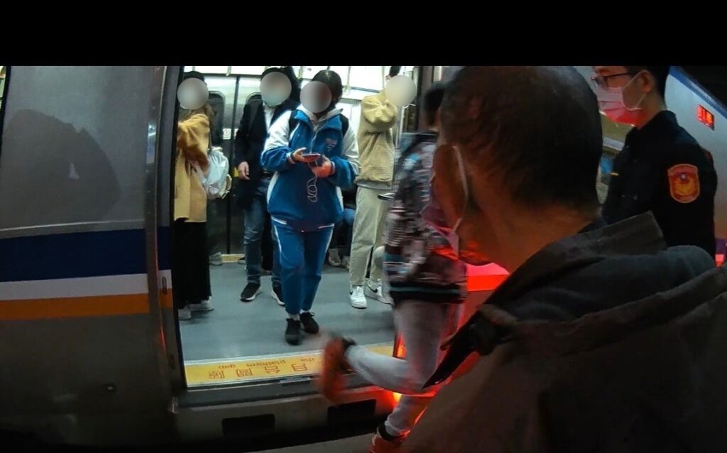 樹林警分局樹林派出所警員葛宇翔、洪嘉宏助訪友老翁順利返家