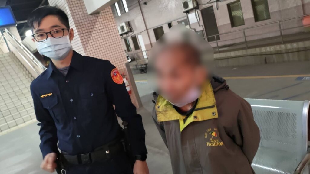 樹林警分局樹林派出所警員葛宇翔、洪嘉宏助訪友老翁順利返家