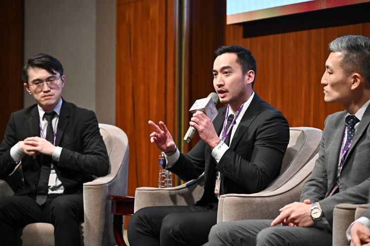 賴弘國醫師針對複合式的療程做出說明,量身訂製的療程安排更勝以往。(圖/大會提供)