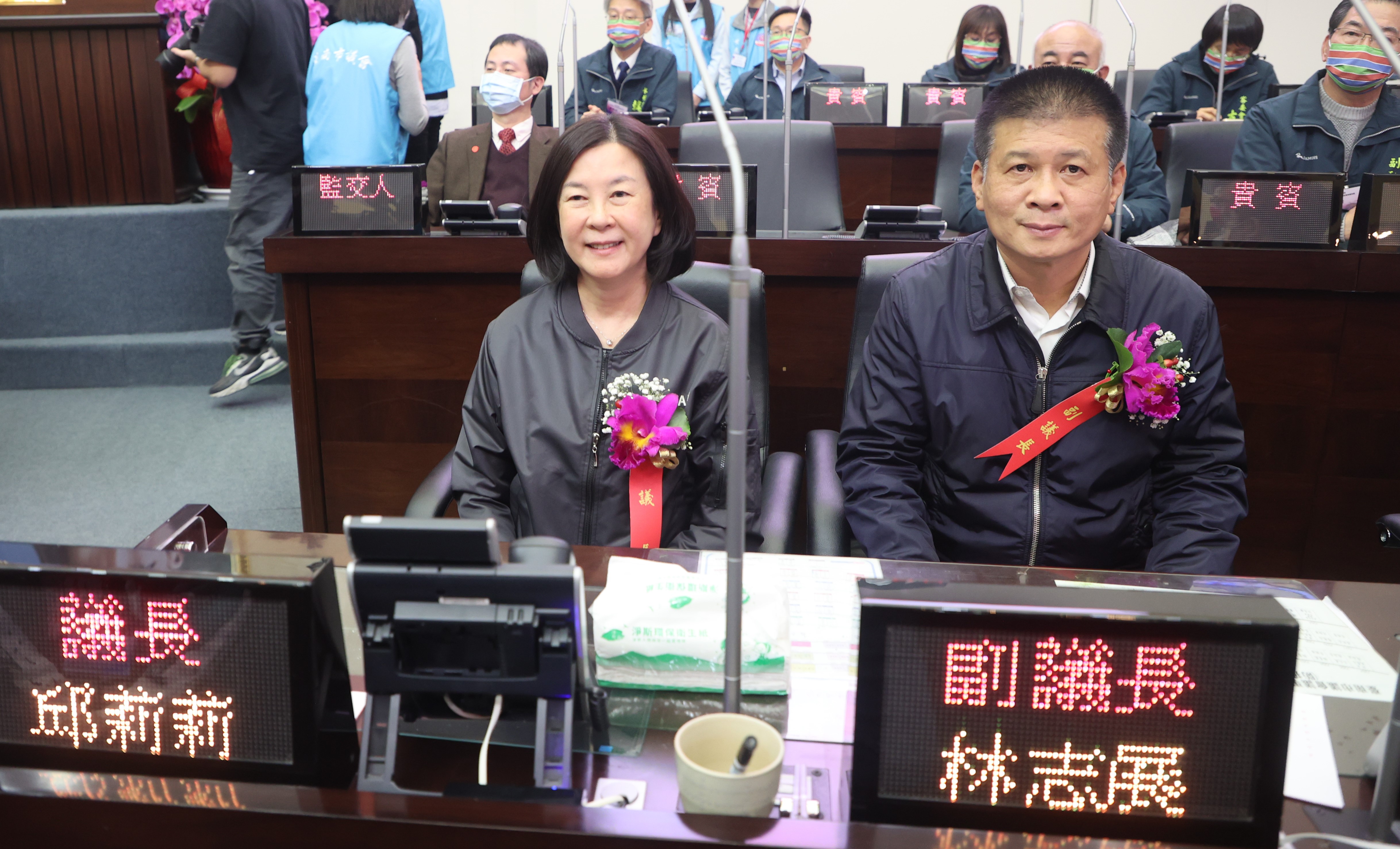 台南市正副議長邱莉莉(左)、林志展被控涉入賄選案,今天凌晨獲得交保。資料照片