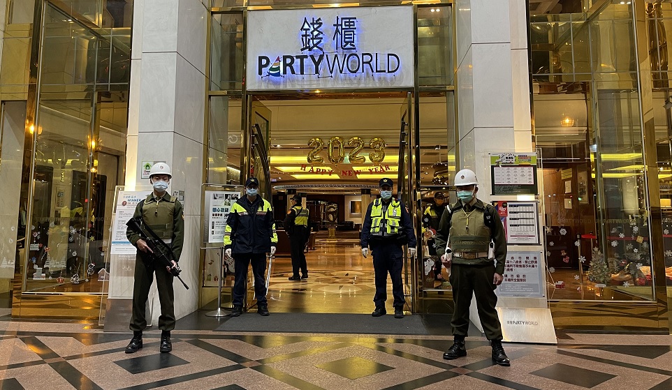 ▲ 中警一分局會同憲兵隊,同步執行擴大臨檢及路檢勤務 (圖/台中市警察局 提供)