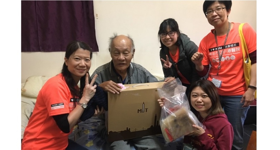 港醫關懷社區獨老   10年募集3500份愛心年菜
