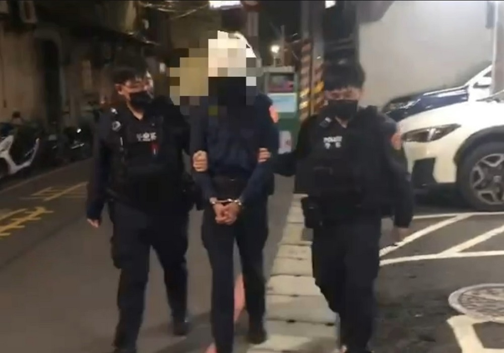 就愛扮警察 全副警裝疏導交通全罩式安全帽二線一警階露餡 71 20230104876