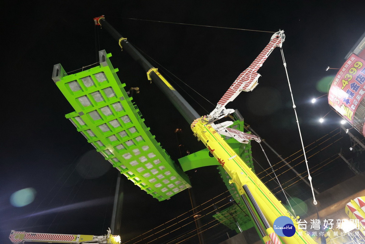 全國首座捷運高架橋跨越高鐵,桃園捷運綠線GC01標高架段工程團隊完成創舉。