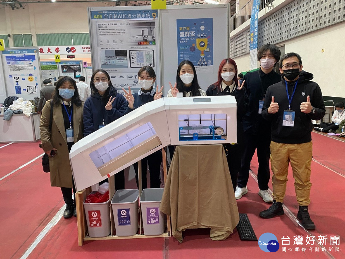中原學生發揮所學,運用AloT技術及創作簡潔俐落的外型,歷經一年完成作品。