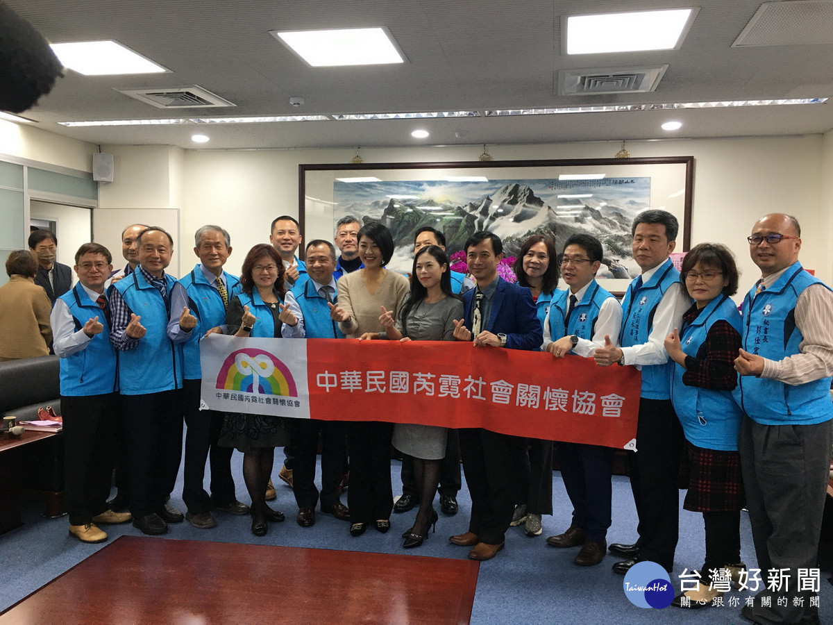 台中芮霓社會關懷協會也共襄盛舉。（記者扶小萍攝）