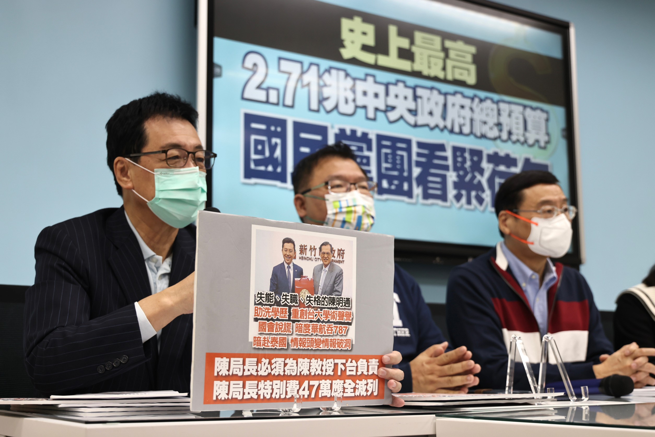 國民黨團今5日開記者會,主張6000元現金應該在過年前放。林啟弘攝