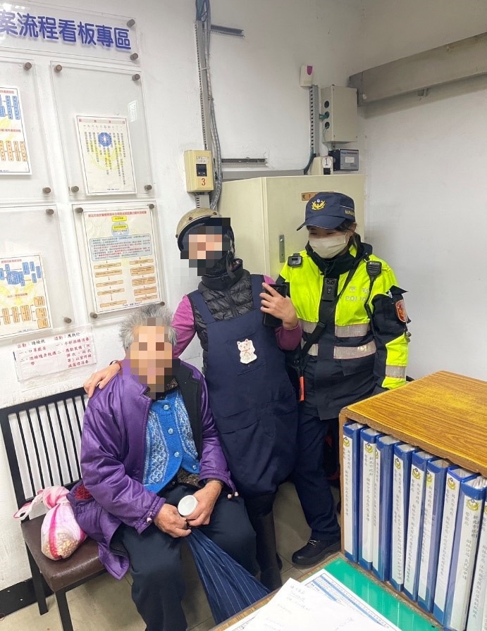 樹林暖警助九旬迷失老婦人返家團圓