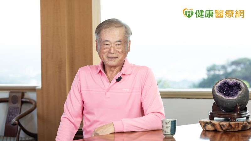 自創抗老秘笈平衡禪 82歳李深浦還能滑雪