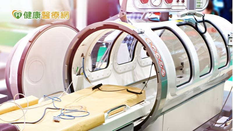 髮型師中風後視野3D變2D 高壓氧治療順利恢復