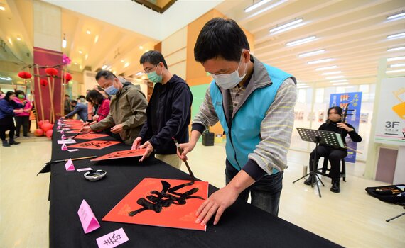 玉兔迎新春 台中文化局各場館熱鬧揮毫活動開場