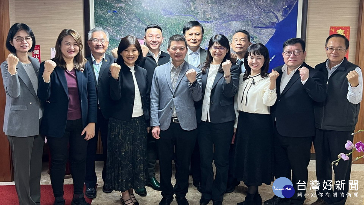 ▲高市府11位局處首長拜會副議長曾俊傑(中)。(圖/記者 許高祥 攝)