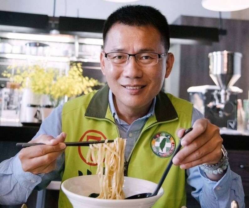 台南區漁會理事長林士傑昨遭拘提到案,檢方聲請羈押。翻攝林士傑臉書