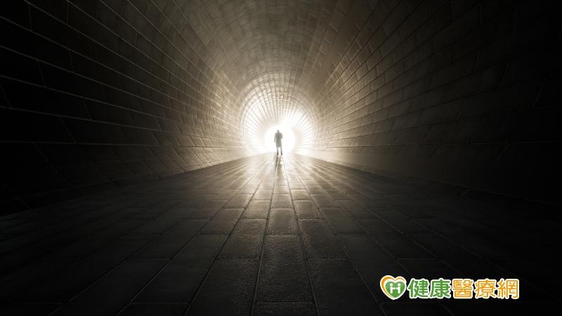 胰動脈破裂大失血 美國作家曝驚人瀕死體驗!