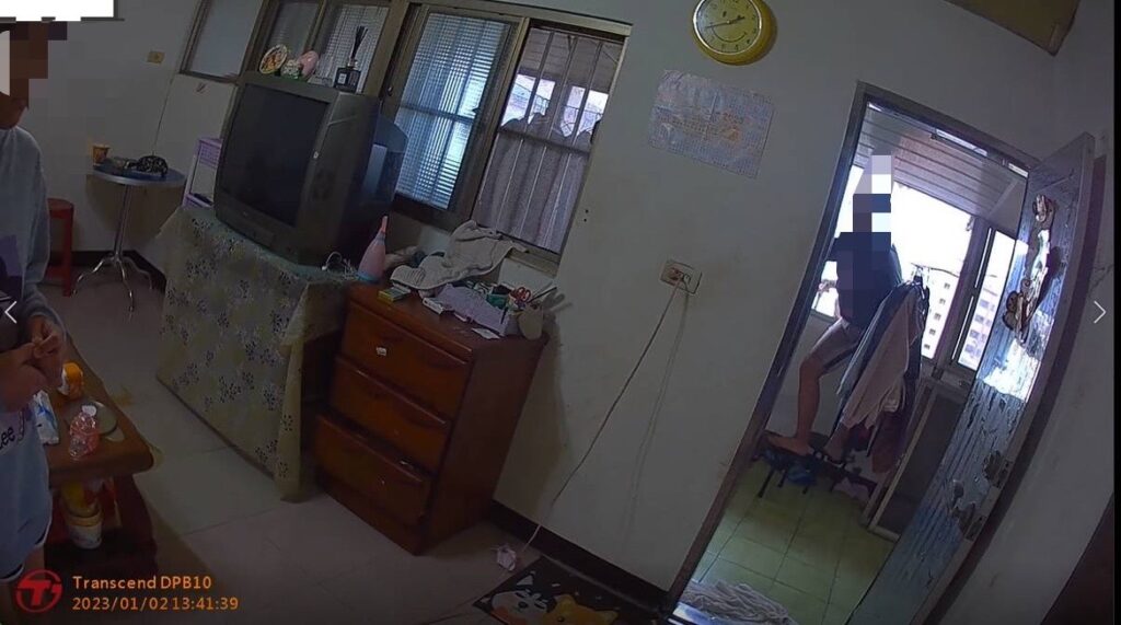 呂姓男子在頂樓揚言要跳樓自殺