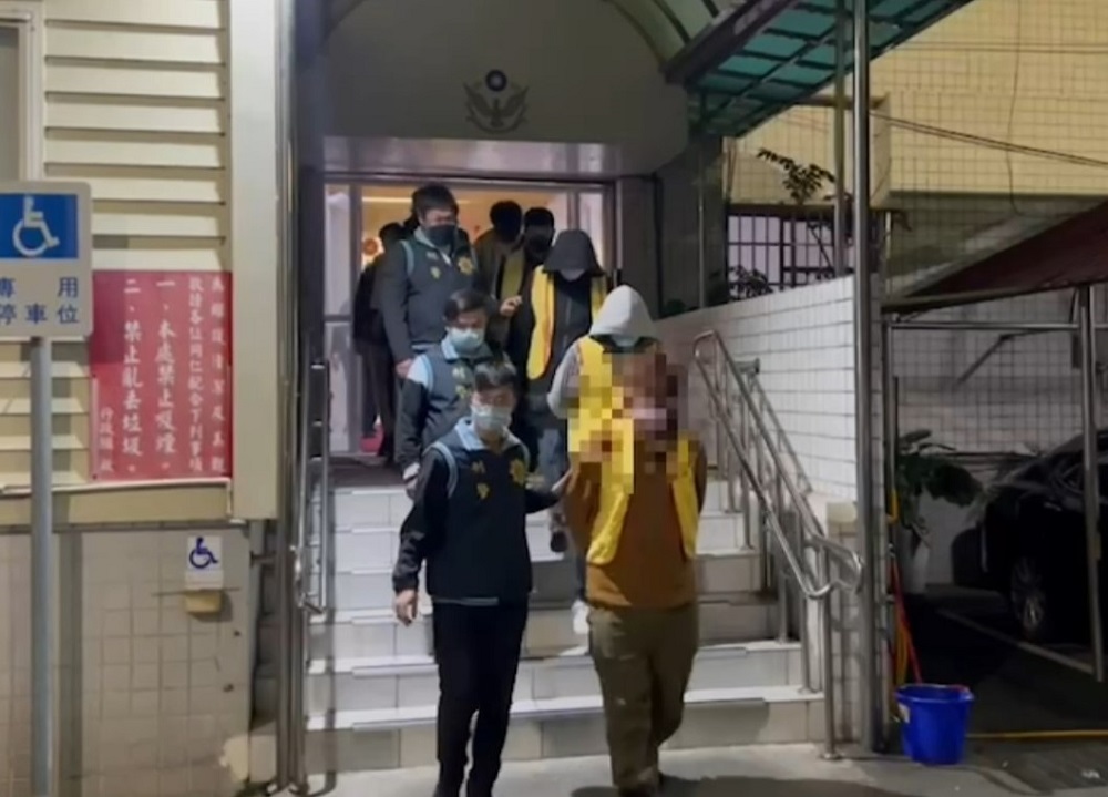 金髮美女荷官當活招牌 警破德州撲克賭場查扣逾百萬賭資 119 20230107