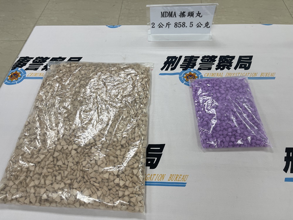 德國郵寄吸塵器夾藏毒品 越籍男私運搖頭丸K毒企圖闖關 92 IMG 3405