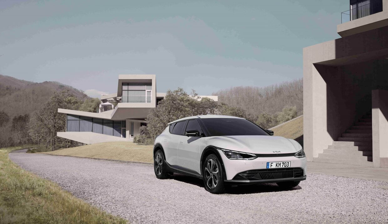 2 Kia 品牌代表作The Kia EV6屢獲國際車壇多項大獎,2022年於國內更以626台累積銷售領牌成績,讓Kia榮登一般進口電動車品牌銷售冠軍。
