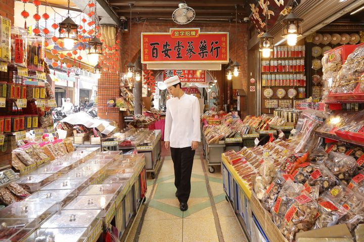 晶華酒店邀請房客遊逛迪化街。 圖:台北晶華酒店/提供