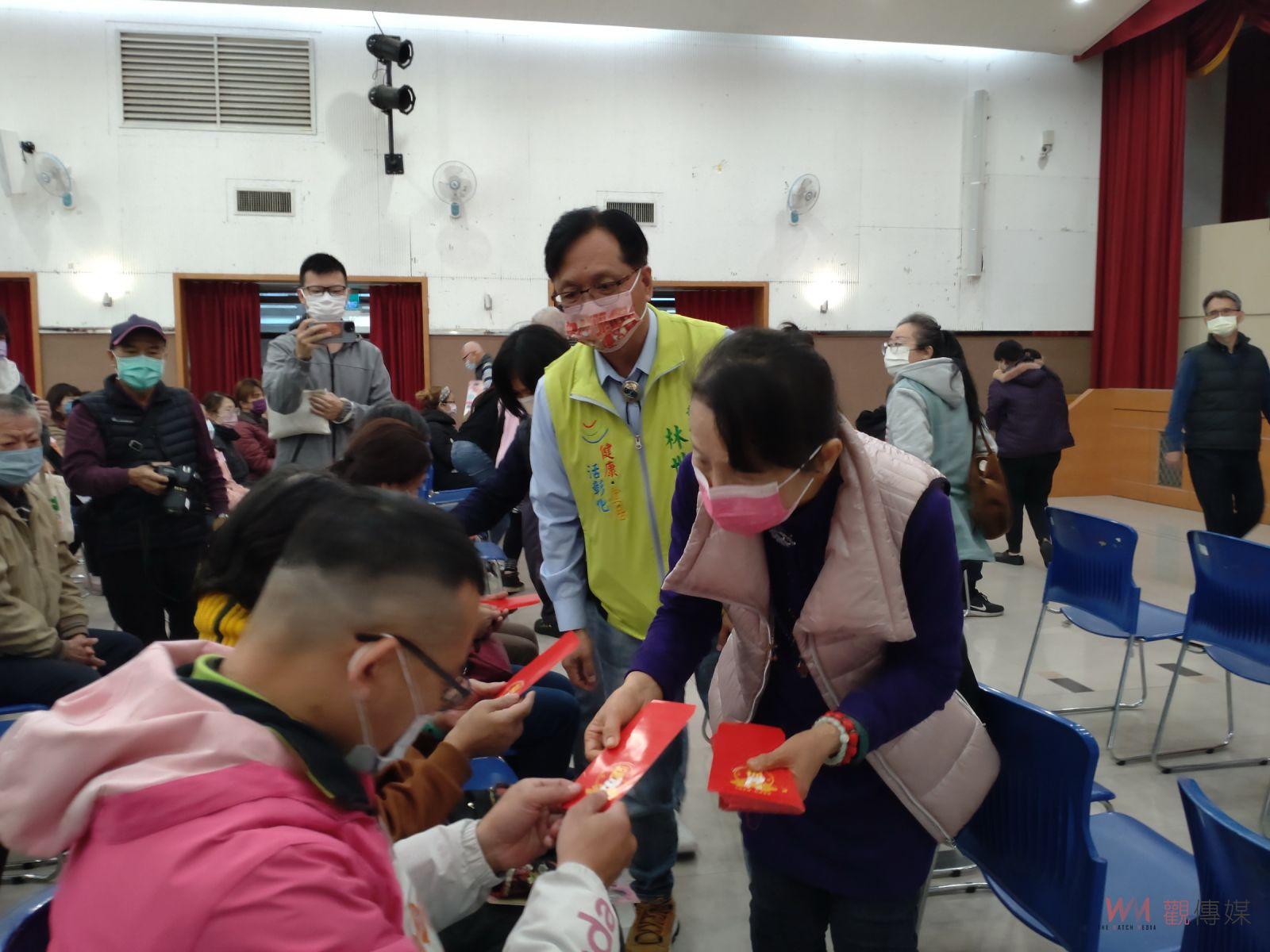 影／愛永不止息！春節前夕大通電子捐贈彰化市特殊境遇家庭慰問金