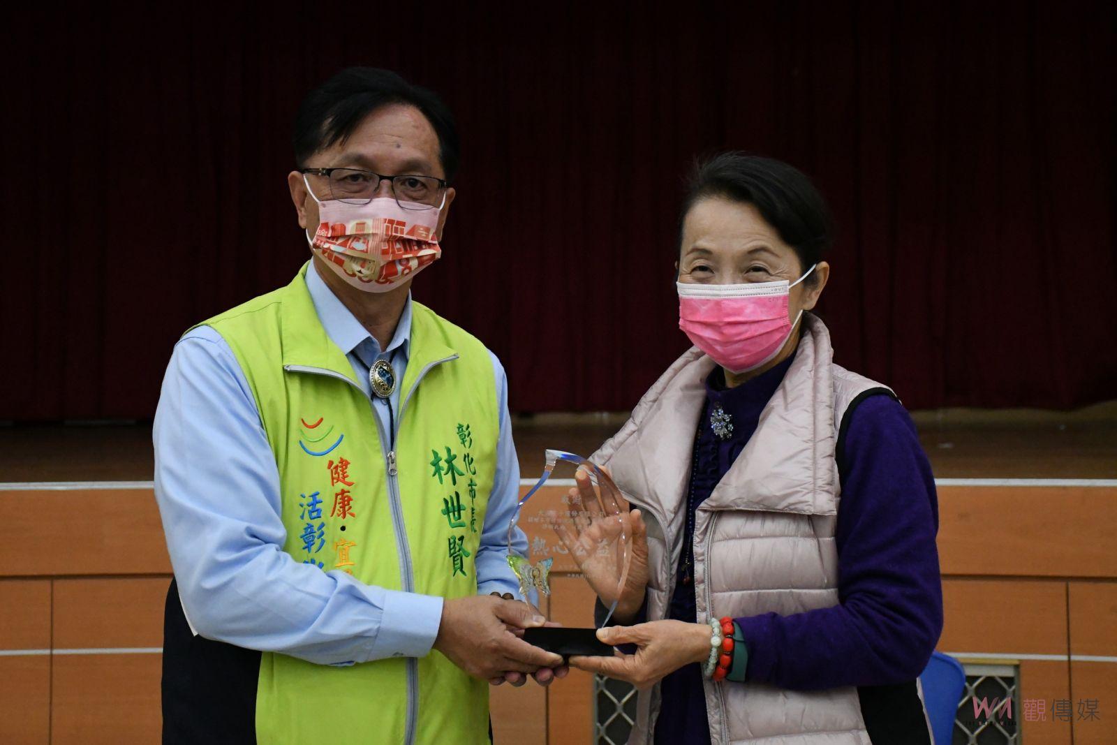 影／愛永不止息！春節前夕大通電子捐贈彰化市特殊境遇家庭慰問金