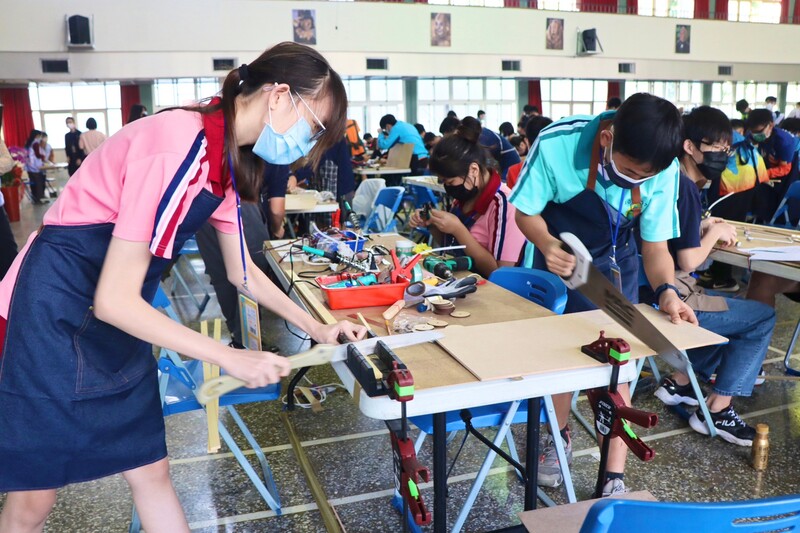 漾新聞|科技女力時代來臨 高雄市中小學科技教育競賽大榮中學登場近百女生參賽