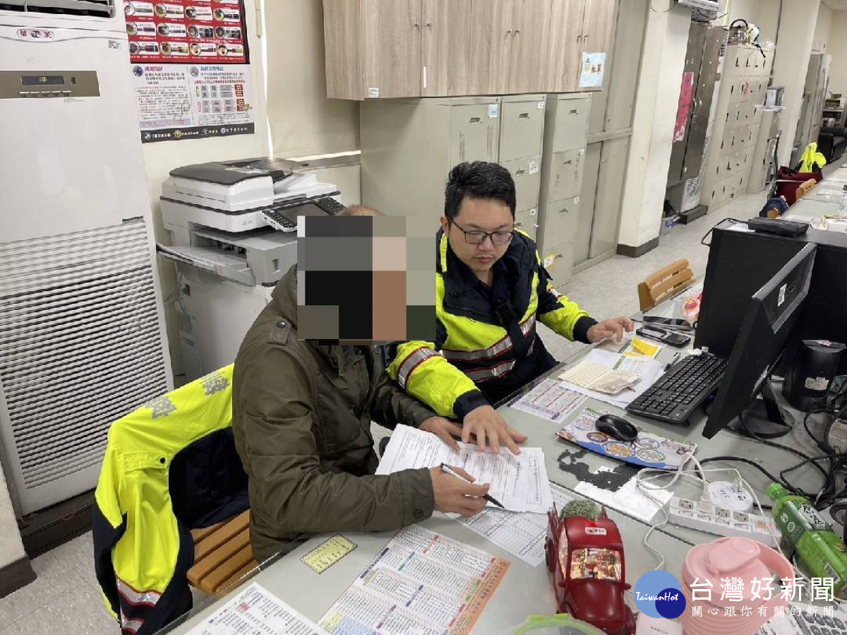 股市代操盤高獲利,男子誤信匯款為警勸阻。