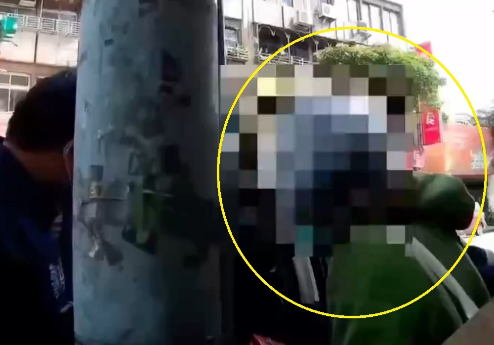 就是不付錢 婦人身藏300萬現金超商偷泡麵肉片 84 2023010879