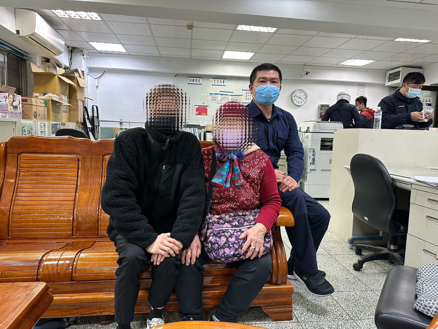 板橋警尋人高手王閔南助嬤孫過年前夕團圓。（記者戴昱弘報導）