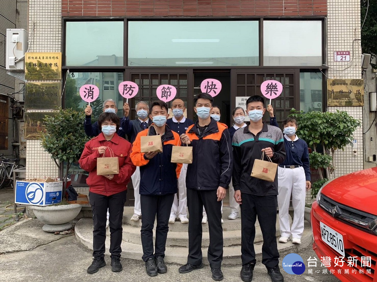 歲末感恩消防打火英雄辛勞 慈濟志工前往消防局溫馨關懷