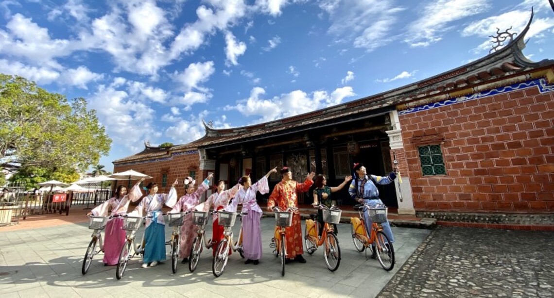 新「騎」觀! YouBike玩穿越漫遊霧峰林家花園