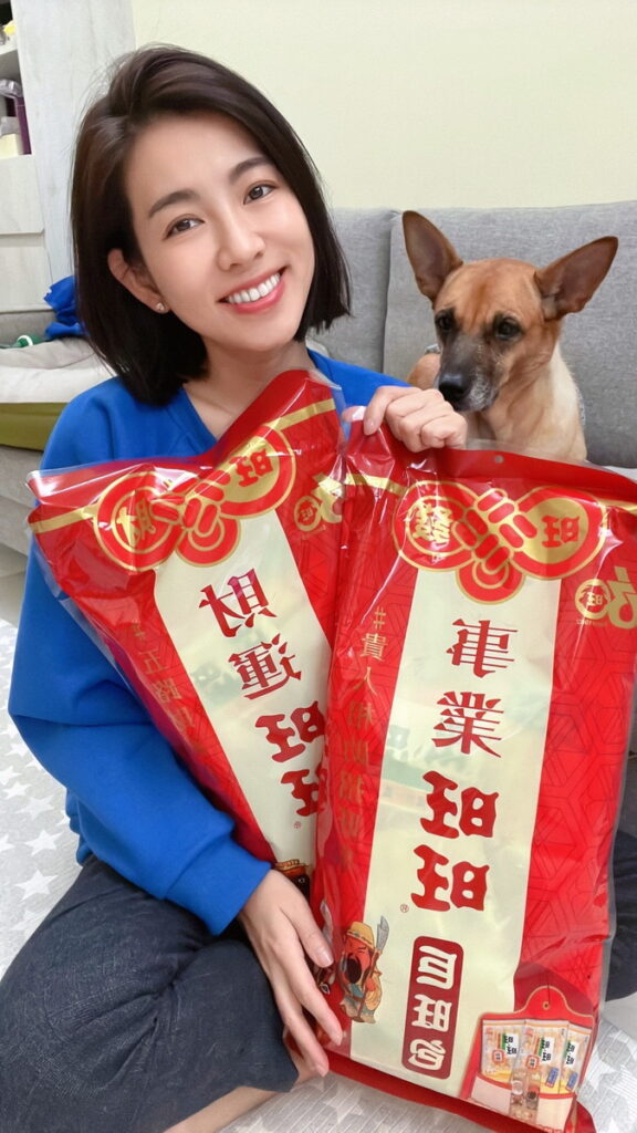 眾多藝人分享過年限定巨型旺旺包裝。【圖片來源:米可白慶 FB粉絲專頁。】