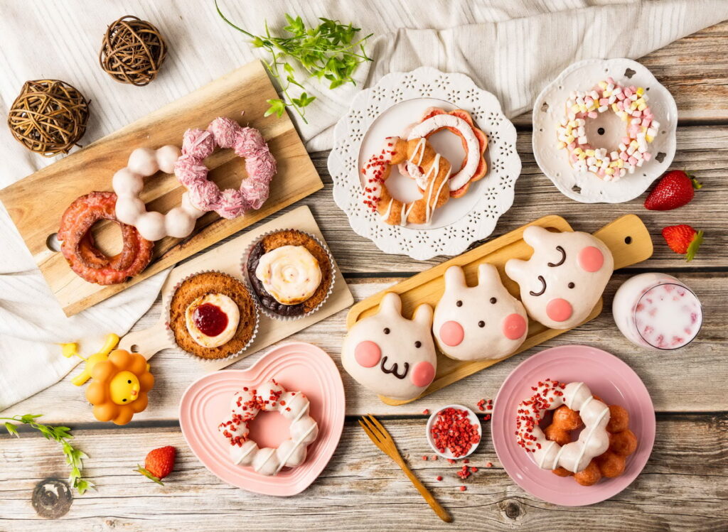 冷吱吱的冬天來了,就到了粉嫩香甜的草莓季啦!今年Mister Donut挑戰草莓Plus 5種以上食材推出9款草莓季新品