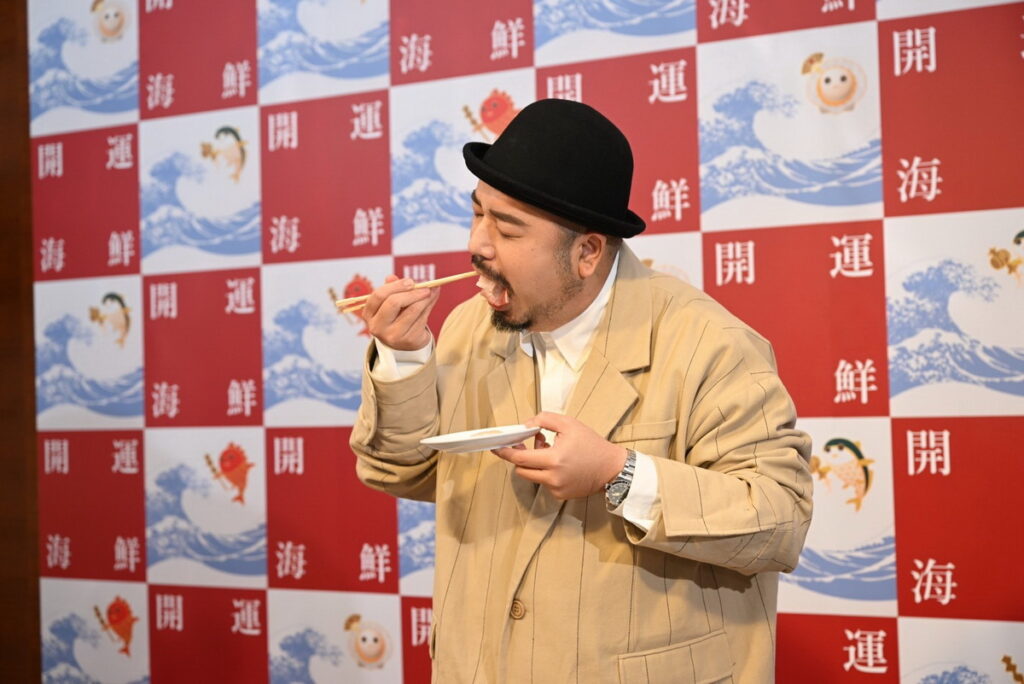 廣受網友喜愛的吃貨歌手ADA阿達也蒞臨到場,除了大啖日本海鮮,更挑戰製作人生第一片生魚片,同時首次公開2023年Youtube將連動音樂作品的全新企劃,許願新年新希望全部實現!