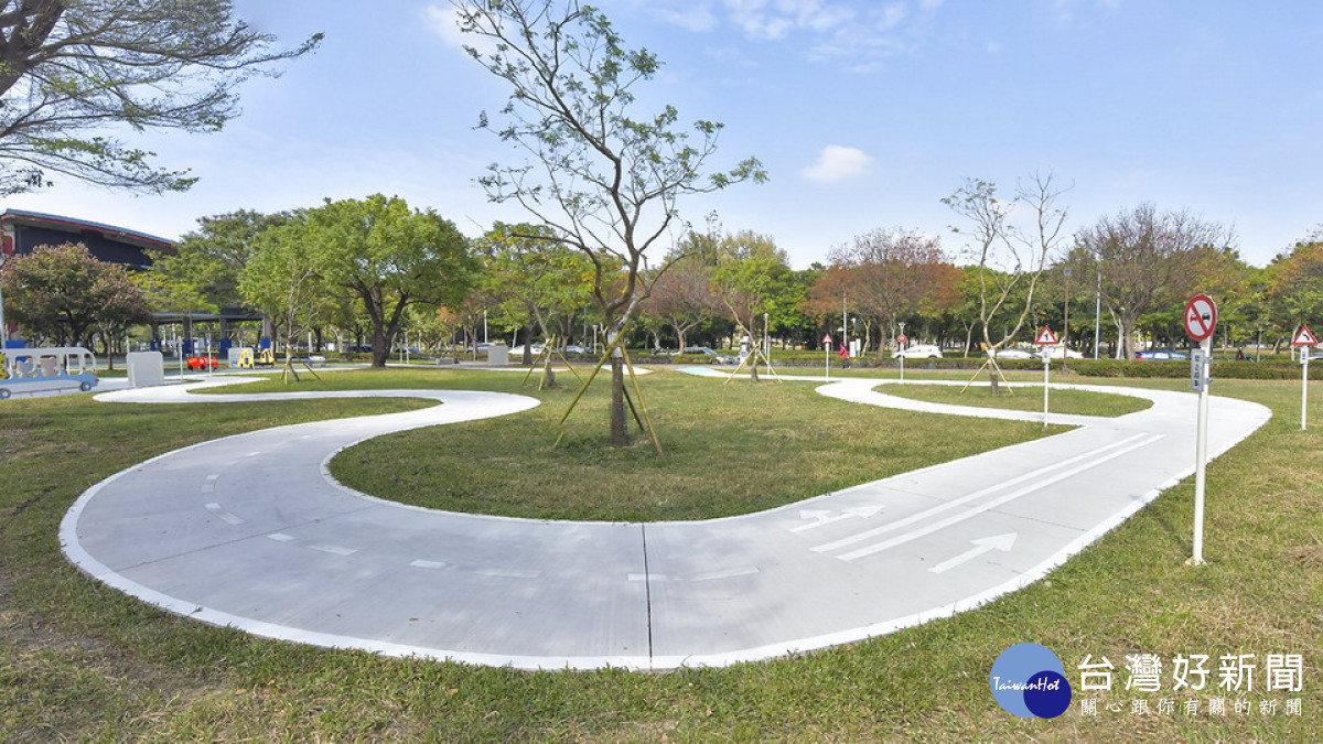 ▲高雄市首座戶外兒童交通公園正式登場,地點就在鳳山區的新強公園。(圖/記者 許高祥 翻攝)