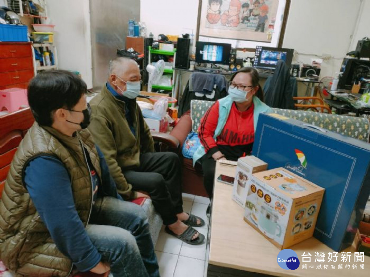 桃園市府寒冬送暖，租金補貼助癌父安心過好年。