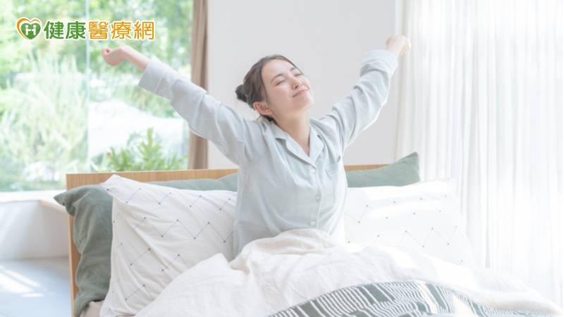 日光取代鬧鐘喚醒! 高醫首創「1系統」改善睡眠障礙