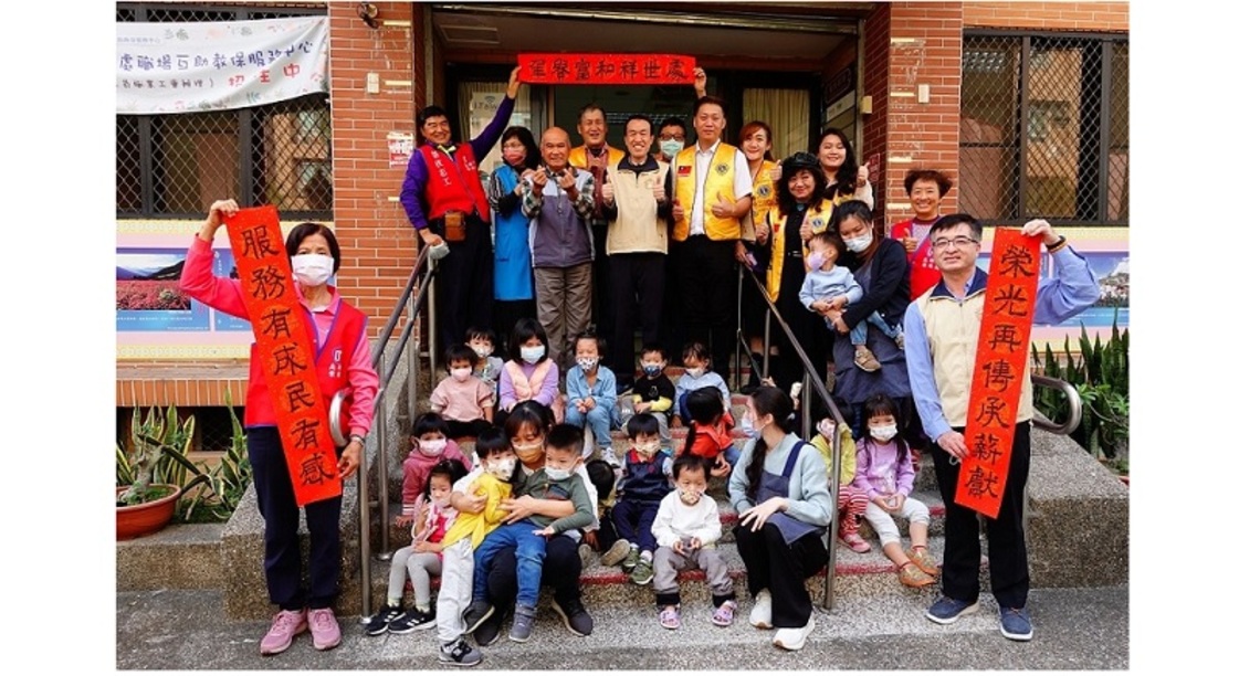 高市榮服處舉辦「金兔迎新春，名師揮毫贈春聯」活動  祈祝大家新年快樂