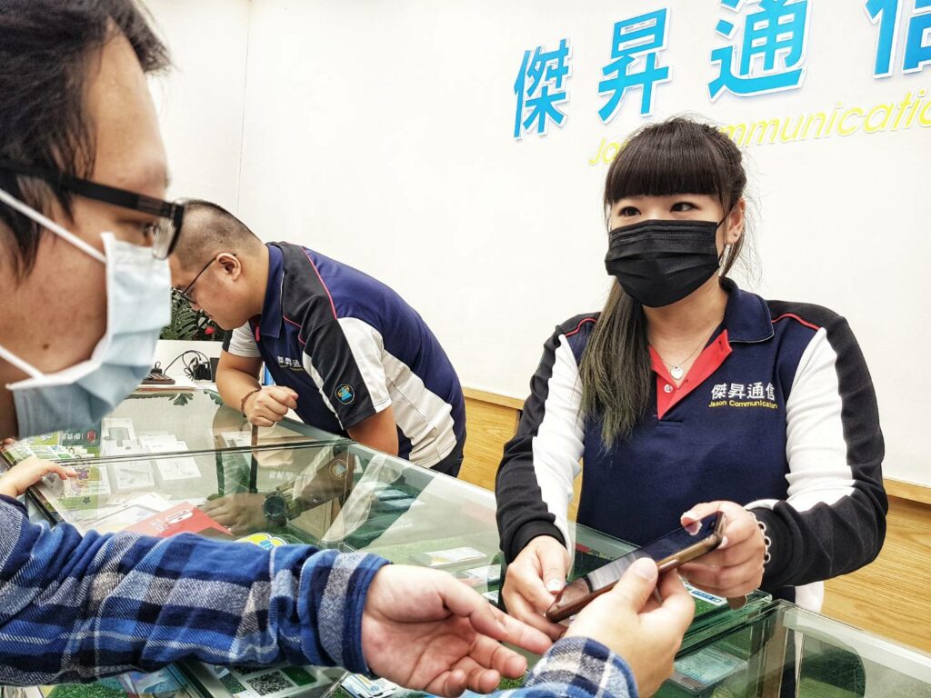 傑昇通信並未因疫情發生而停下腳步,反而更積極建構一站式購足服務,讓消費者能在短時間內滿足各種需求