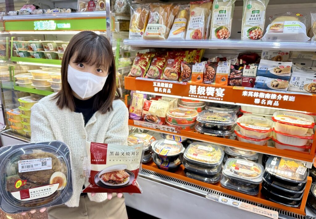 迎接農曆佳節,7-ELEVEN帶來年味十足全新菜單,「星級饗宴」品牌自1月11日起首度攜手台南晶英酒店以烤鴨、叉燒、蹄膀等三大食材帶來六道小奢華料理。