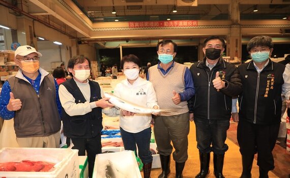 台中盧市長春節前視察魚市及果菜市場   邀市民多採購支持