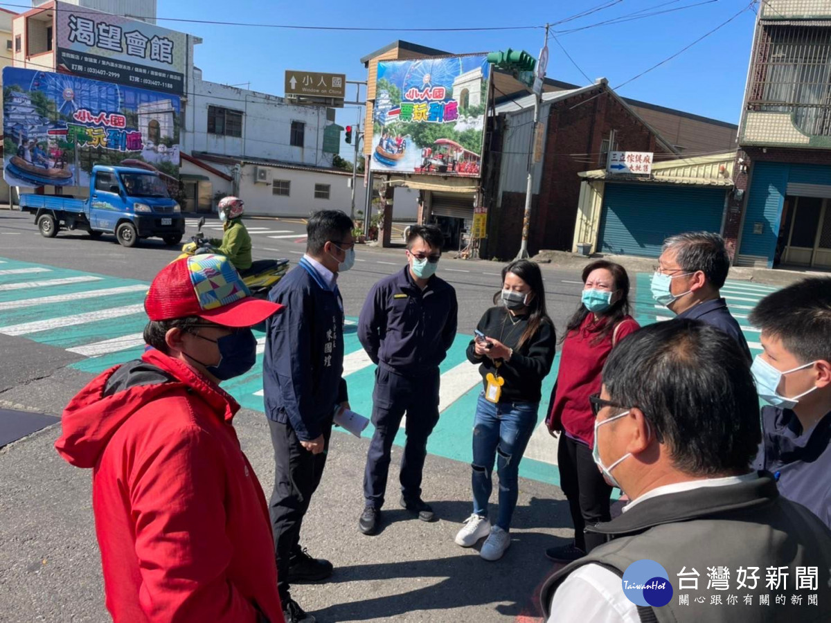 龍潭分局為了讓春節連假期間轄區交通順暢,特別盤點分析往年各易壅塞路段,會勘立即改善。<br /><br />